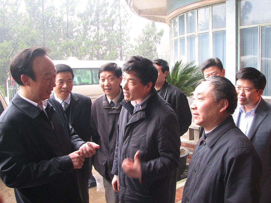 April-4,-2009-Party-Secretary-Fan-Yanqing-in-Dongfeng-Agricultural-Machinery-Research-017.jpg